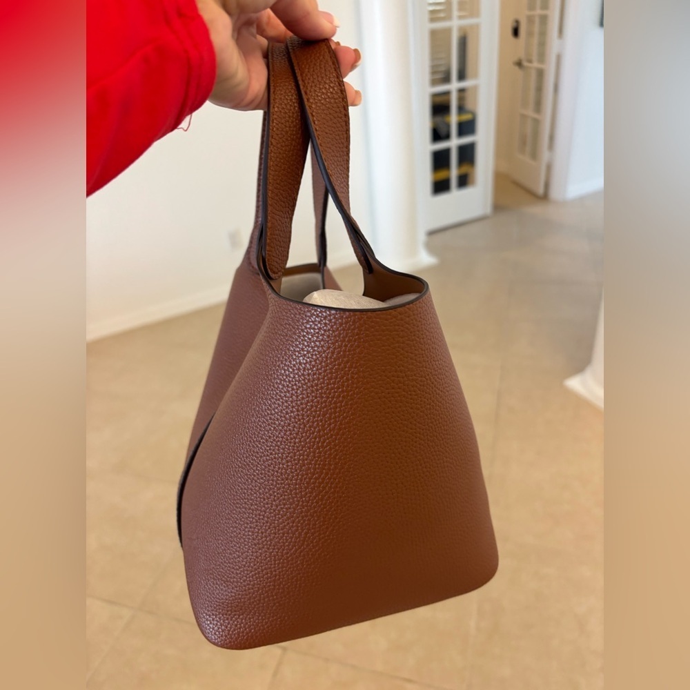 Elegant Brown Leather Tote Bag - Picture 5 of 6